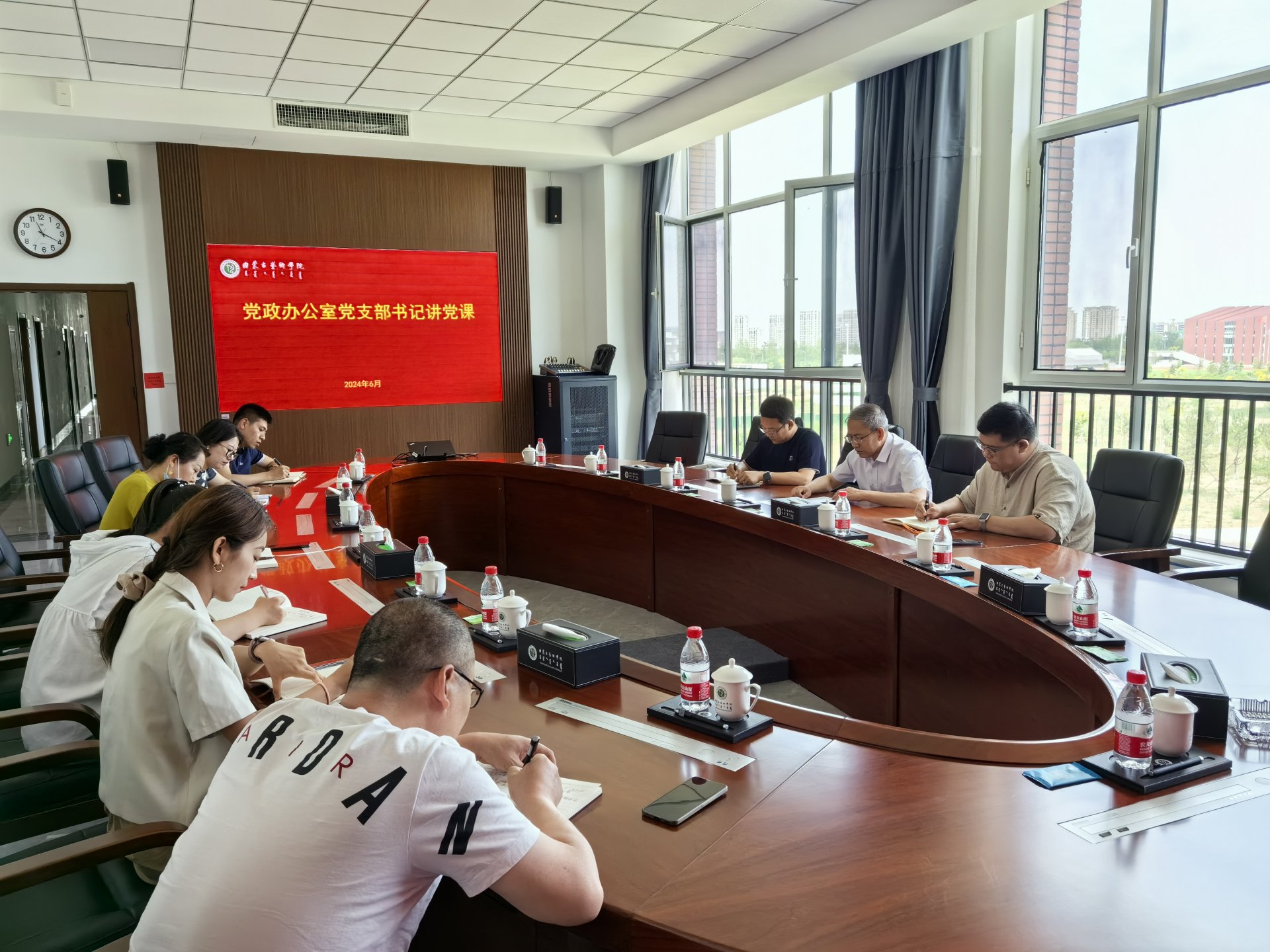 在云谷校区行政楼3号会议室
